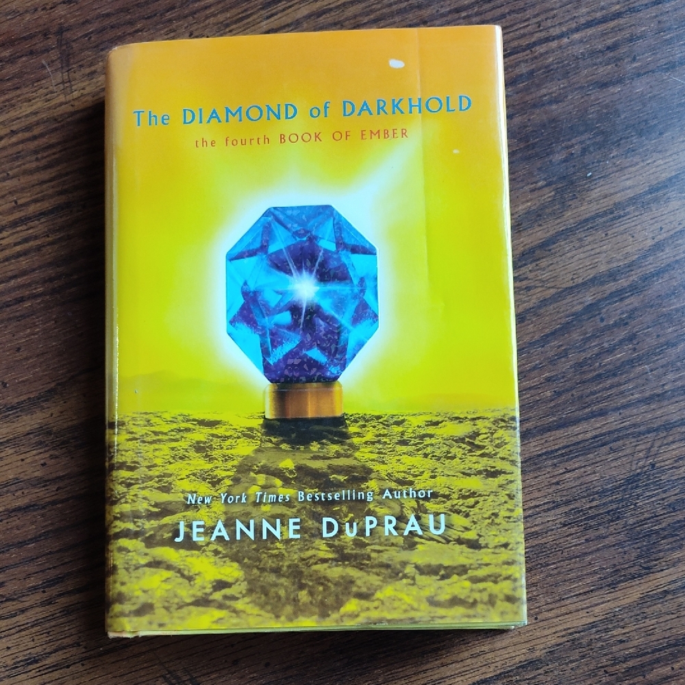 The Diamond of Darkhold by Jeanne DuPrau - Yellow and Blue Cover